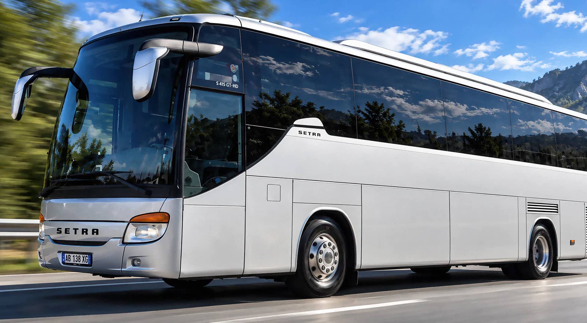 Autobus i Luna Travel në rrugë