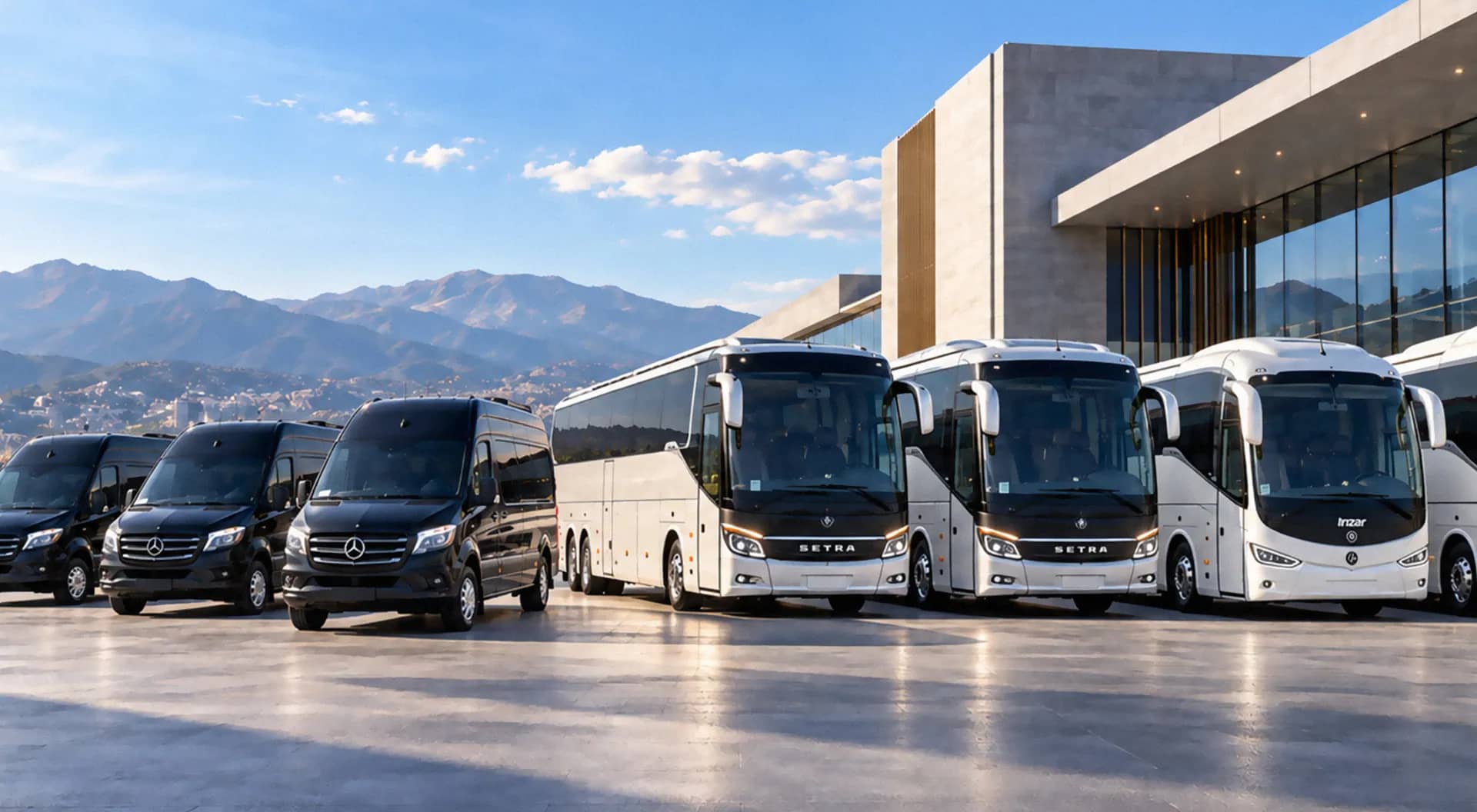 Flota e autobusëve dhe furgonëve të Luna Travel e rreshtuar