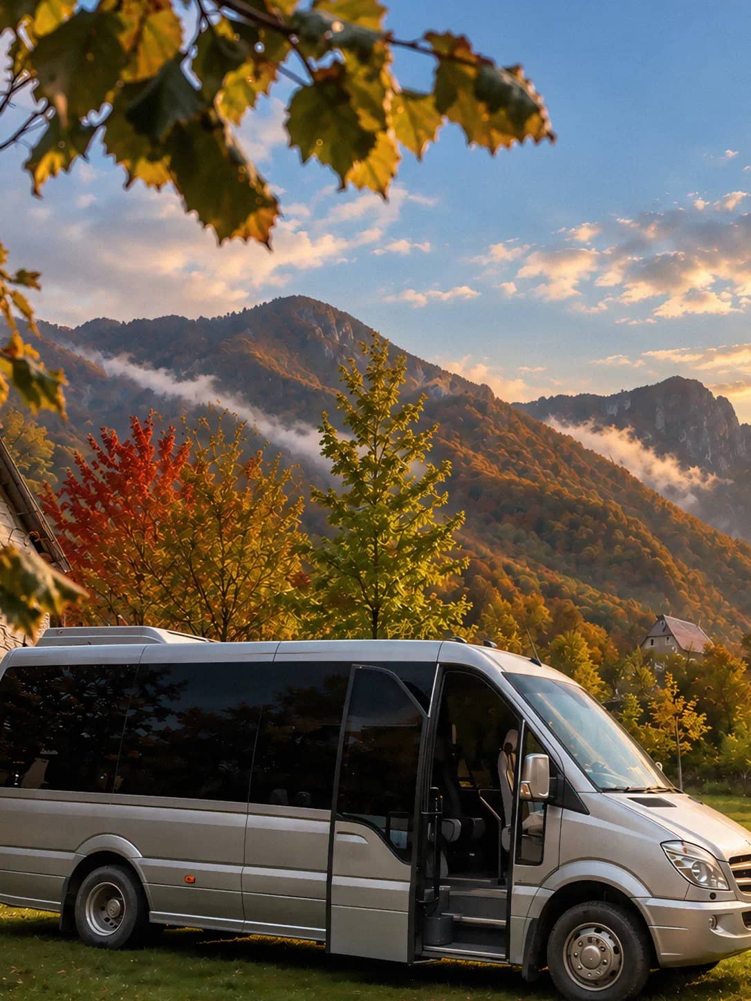 Minibus Mercedes Sprinter i Luna Travel mes maleve në vjeshtë