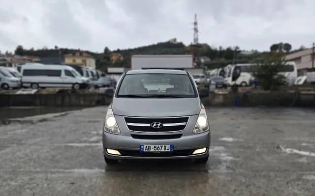 Hyundai Grand Starex me 8 vende