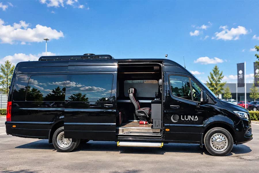 Ndenjëset e Mercedes-Benz Sprinter të Luna Travel